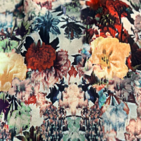 Gracia Multicolor Floral Pencil Skirt with Lace Hem - Picture 5 of 5